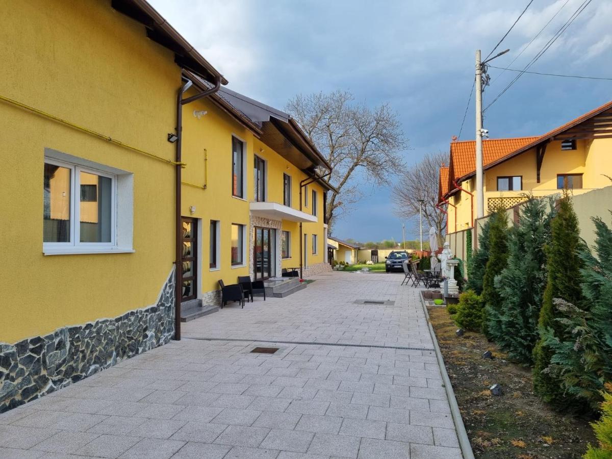 Izabella Guest House Săcele Exterior foto